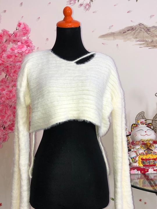 Sweater bulu crop cream — baju thrift preloved