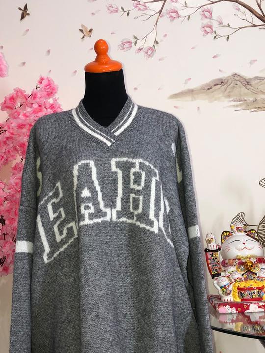 Sweater varsity V-neck abu oversize — baju thrift preloved