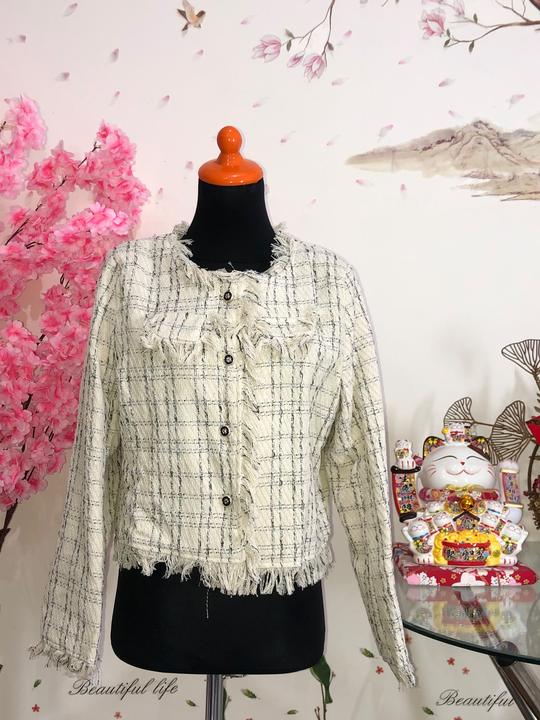 Jaket tweed rumbai cream — baju thrift preloved